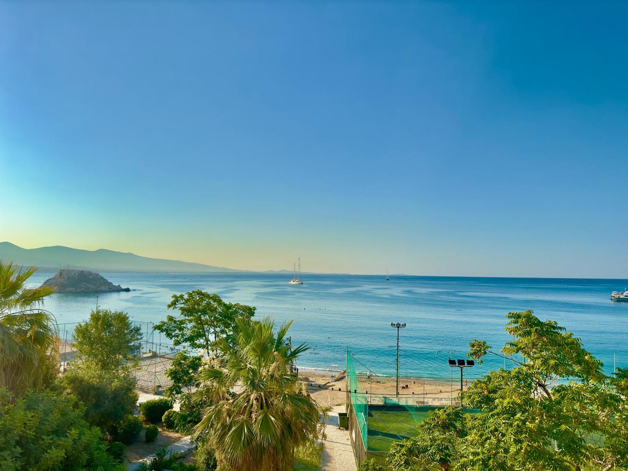Apartment Center Piraeus Location Kastella Passalimani Port Kültér fotó